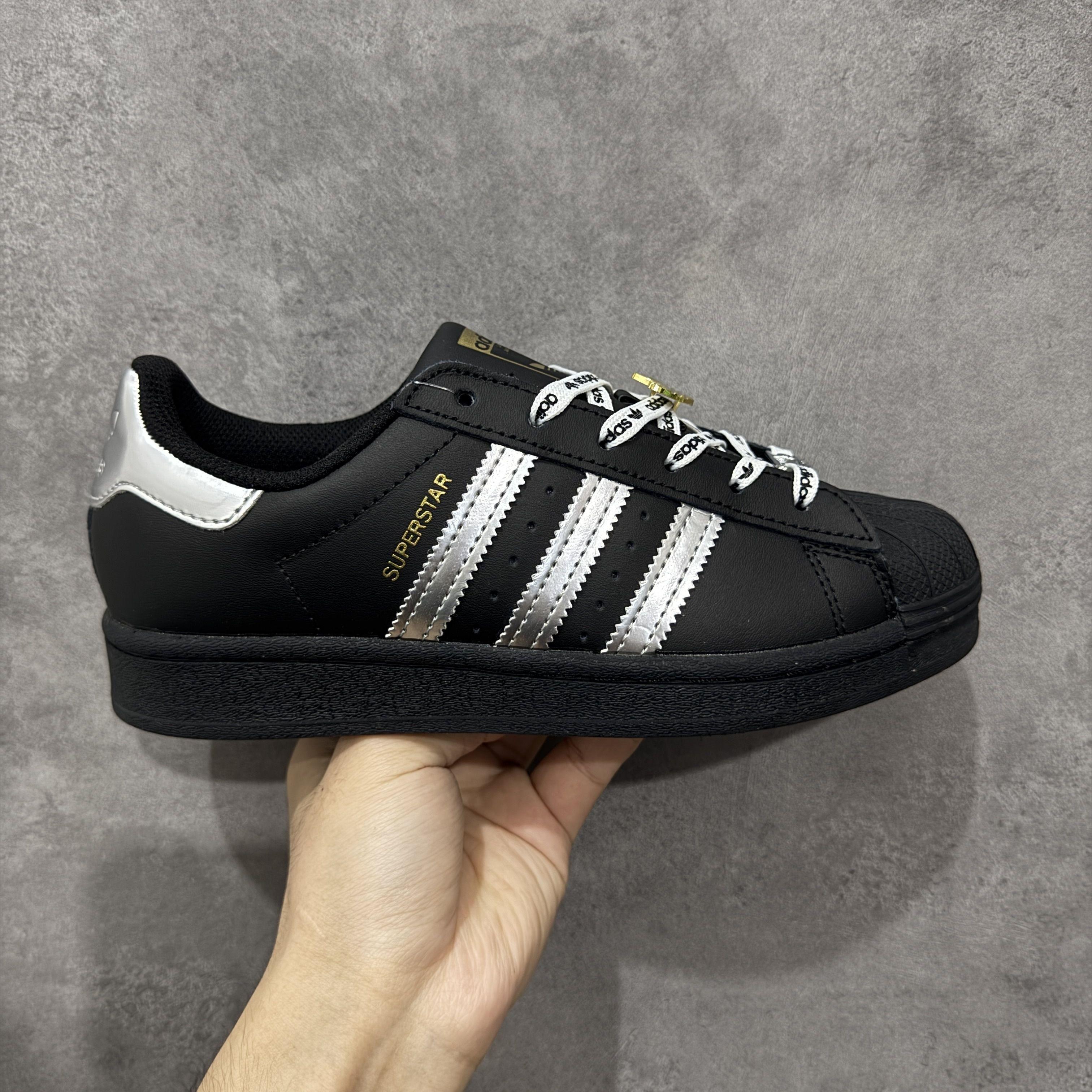 定制款三叶草yyds,这双adidas真的惊艳到我